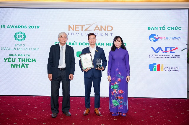Ông Nguyễn Hữu Quang - Phó Tổng Giám đốc Netland nhận giải top 3 Small & Micro Cap được nhà đầu tư yêu thích nhất.
